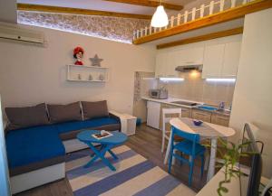 Apartments by the sea Veli Losinj, Losinj - 7959