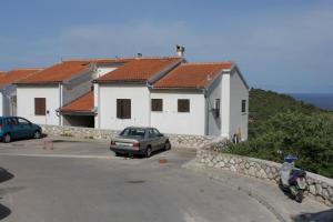 Apartments with a parking space Mali Losinj (Losinj) - 7998 
