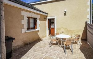 Maisons de vacances Beautiful home in Chteau-la-Vallire with WiFi and 2 Bedrooms : photos des chambres