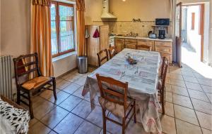 Beautiful Home In Château-La-Vallière