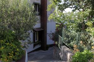Apartments by the sea Mali Losinj (Losinj) - 8002 