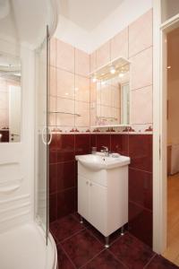 Apartments with a parking space Icici, Opatija - 7761