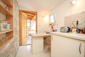 Holiday apartments Lastovo - 7790