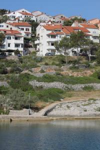 Apartments with a parking space Mali Losinj (Losinj) - 8026 