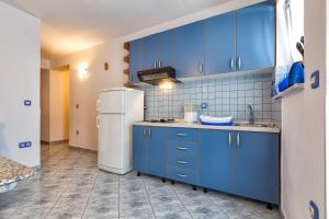 Apartments with a parking space Mali Losinj (Losinj) - 8026