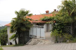 Apartments with a parking space Icici Opatija  7822