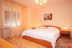 Apartments with a parking space Opatija 7857