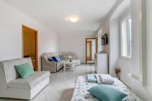 Apartments with a parking space Mali Losinj (Losinj) - 8053