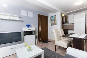 Apartments with a parking space Opatija - 7861