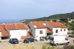 Apartments with a parking space Mali Losinj (Losinj) - 7944 