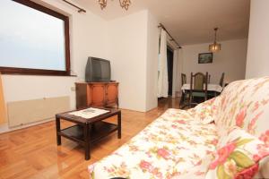 Apartments with a parking space Mali Losinj (Losinj) - 7944