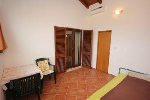 Apartments with a parking space Mali Losinj (Losinj) - 7944