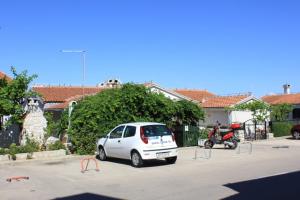 Apartments with a parking space Mali Losinj (Losinj) - 8000 