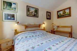 Apartments with a parking space Mali Losinj (Losinj) - 8000