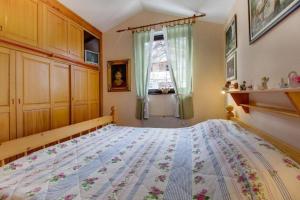Apartments with a parking space Mali Losinj (Losinj) - 8000