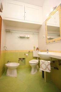 Apartments with a parking space Mali Losinj (Losinj) - 8000