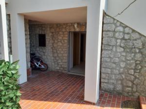 Apartments with a parking space Mali Losinj (Losinj) - 8067 
