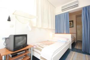 Apartments by the sea Mali Losinj (Losinj) - 8054