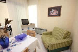 Apartments with a parking space Mali Losinj (Losinj) - 7939