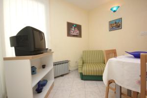 Apartments with a parking space Mali Losinj (Losinj) - 7939