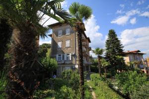 Apartments by the sea Lovran, Opatija - 7856 