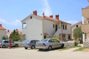 Apartments with parking space Cres - 7983