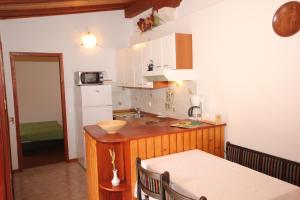 Apartments with parking space Veli Losinj, Losinj - 8029