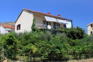 Apartments with a parking space Trogir - 9209