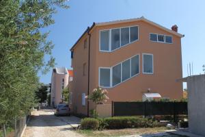 Apartments for families with children Kastel Stafilic, Kastela - 9211