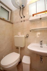 Apartments for families with children Kastel Stafilic, Kastela - 9211