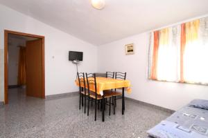 Apartments for families with children Kastel Stafilic, Kastela - 9211