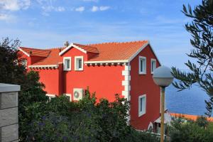 Seaside apartments with a swimming pool Prigradica, Korcula - 9290