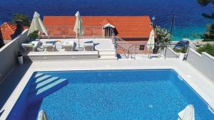 Seaside apartments with a swimming pool Prigradica, Korcula - 9290