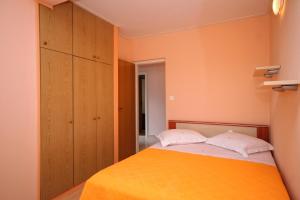 Seaside apartments with a swimming pool Prigradica, Korcula - 9290