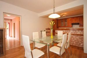 Seaside apartments with a swimming pool Prigradica, Korcula - 9290