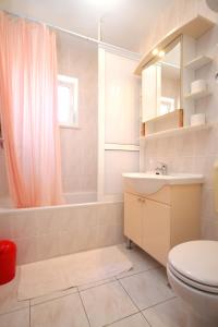 Apartments with parking spaces Zrnovska Banja, Korcula - 9226