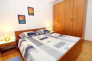 Apartments by the sea Lumbarda, Korcula - 9260
