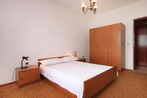 Apartments by the sea Prizba, Korcula - 9227