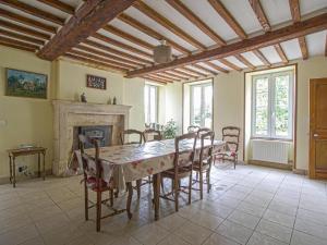 Maisons de vacances Spacious holiday home in Tracy sur Mer with garden : photos des chambres