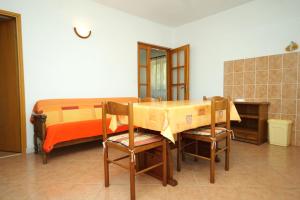 Seaside apartments with a swimming pool Kneza, Korcula - 9269