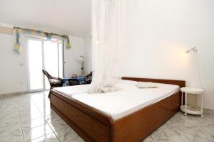 Apartments with a parking space Racisce, Korcula - 9170