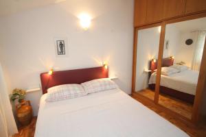 Apartments by the sea Korcula - 9217