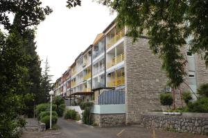 Apartments with a parking space Icici, Opatija - 7860