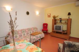 Apartments with a parking space Pula - 7664