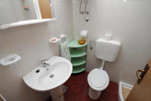 Apartments with a parking space Pula - 7664