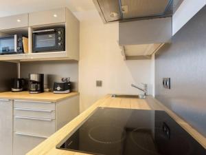 Appartement rénové 3 pièces, 4 pers, 2 ch, en plein cœur de la station, proche des pistes et commerces - FR-1-545-36