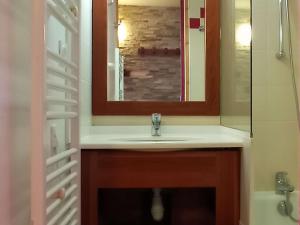 Charmant appartement rénové, 4 pers, 28m², accès direct pistes, balcon et équipements modernes - FR-1-545-37