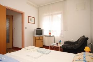 Apartments with a parking space Opatija - Pobri, Opatija - 7851