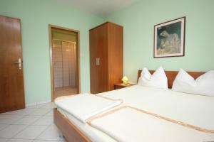 Apartments with a parking space Mali Losinj (Losinj) - 7939