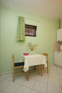 Apartments with a parking space Mali Losinj (Losinj) - 7939